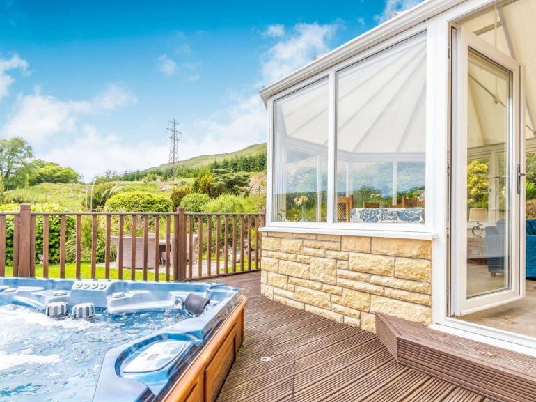 3 Bedroom Luxury Home, Hot Tub, Stunning Views Of Killin, Sitting On The River Dochart Zewnętrze zdjęcie