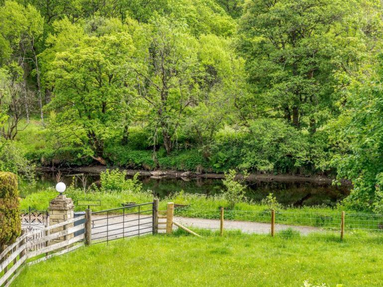 3 Bedroom Luxury Home, Hot Tub, Stunning Views Of Killin, Sitting On The River Dochart Zewnętrze zdjęcie